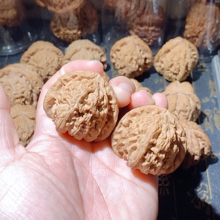 文玩核桃吊坠白狮子41