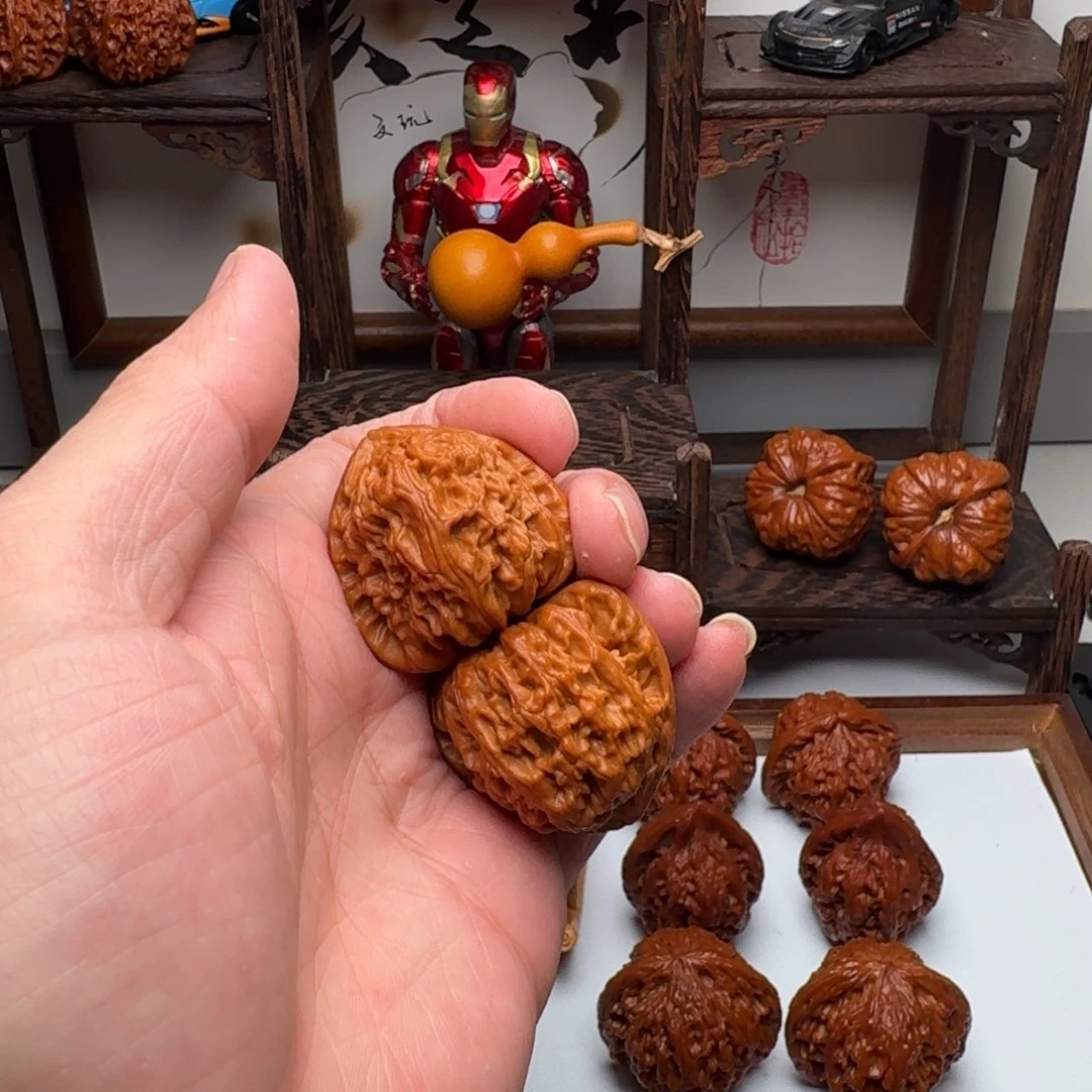 文玩核桃吊坠阿****链三角白