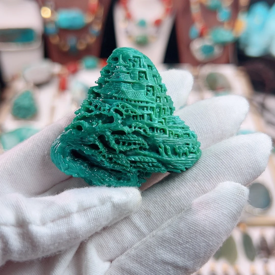 髙***飛未镶嵌绿松石颈饰