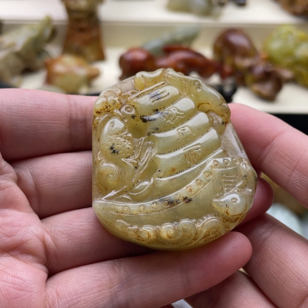 蛇纹石玉未镶嵌颈饰