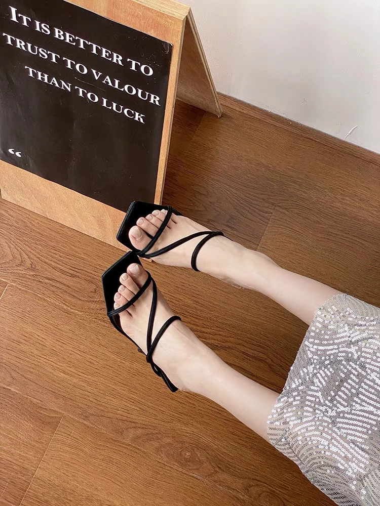 MEINA专属～黑色夏日凉拖鞋女夏气质细跟露趾交叉方头高跟凉鞋女