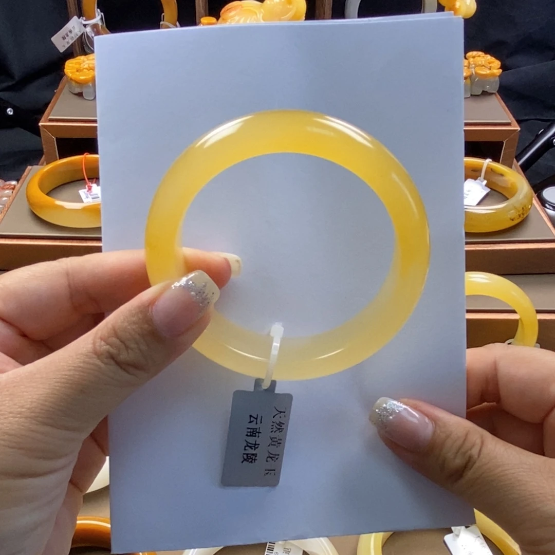****安未镶嵌石英质玉（黄龙玉）手镯H