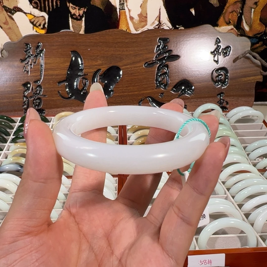 ****游和田玉（糖玉）未镶嵌手镯