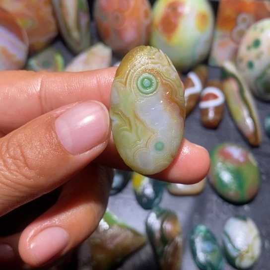 石英质玉未镶嵌珠宝半成品水**家