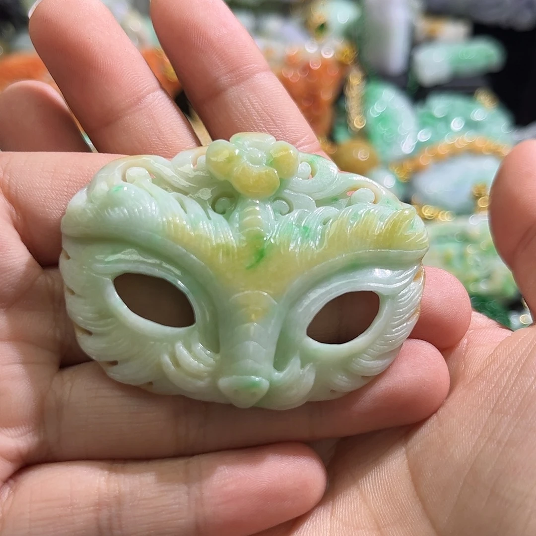 翡翠未镶嵌颈饰待编织