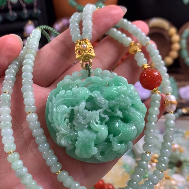 翡翠未镶嵌颈饰吊坠