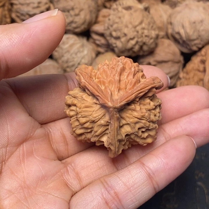 挪***林文玩核桃吊坠文玩核桃异形单只