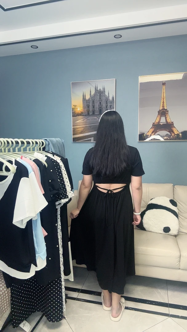 赫本风气质露背大码黑色连衣裙