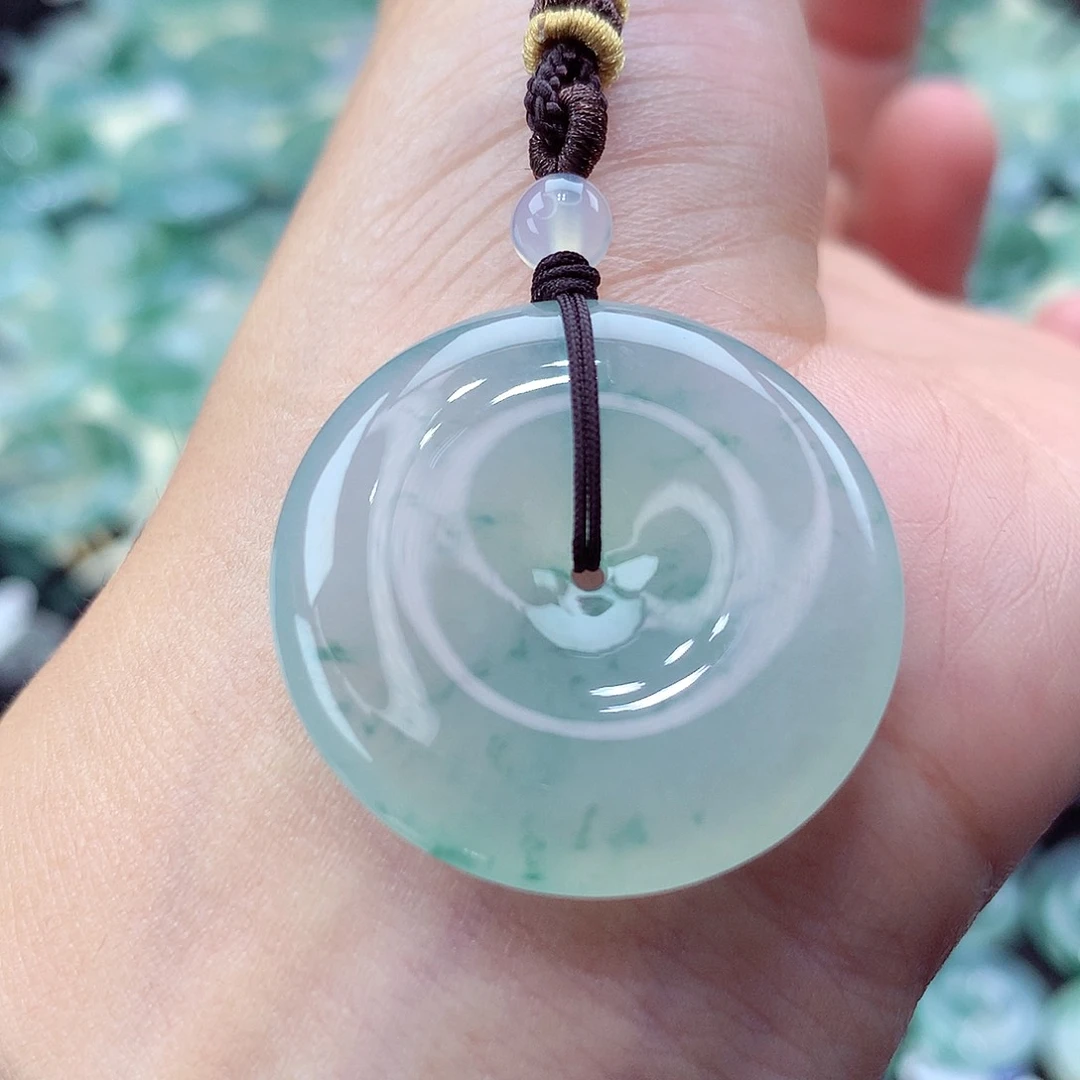 翡翠未镶嵌颈饰编号4。尺寸29.6-5.7