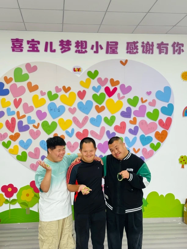 喜宝儿手链，孩子们的手工品