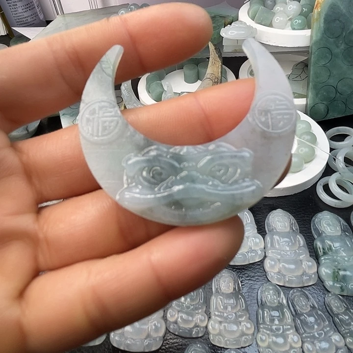 定制翡翠未镶嵌醒狮