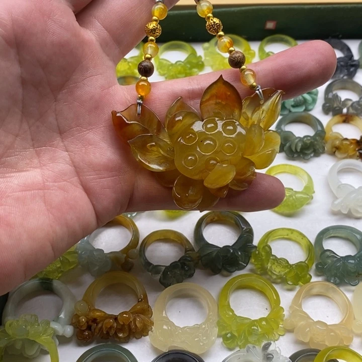 蛇纹石玉合金颈饰