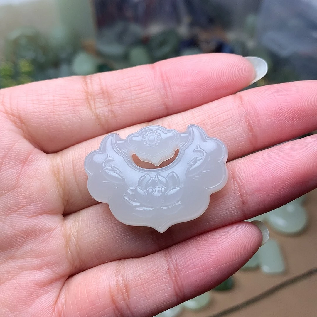 和田玉吊坠未镶嵌陌*