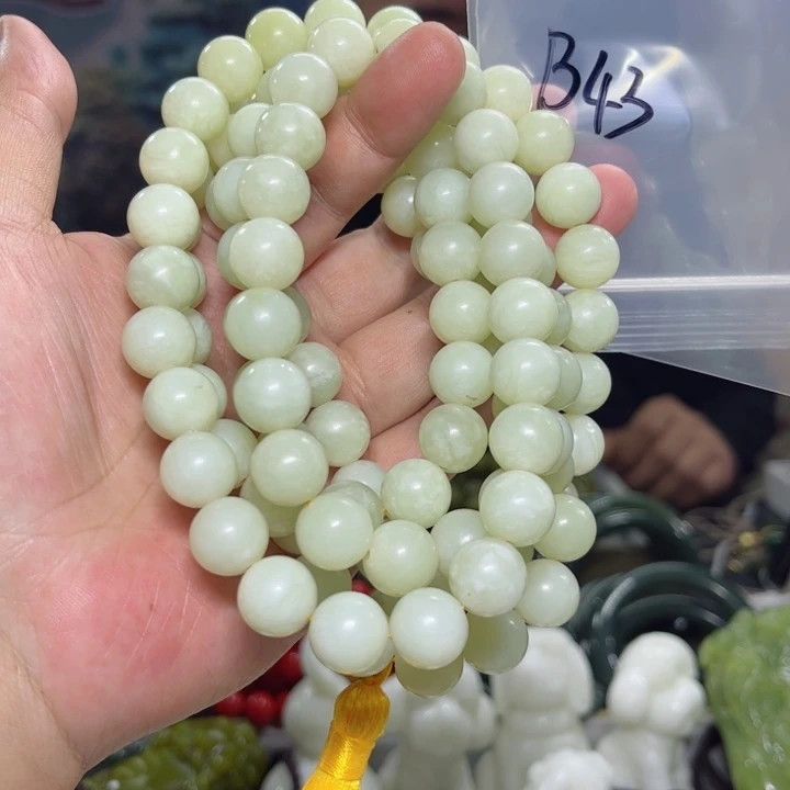 蛇纹石玉颈饰未镶嵌午****光