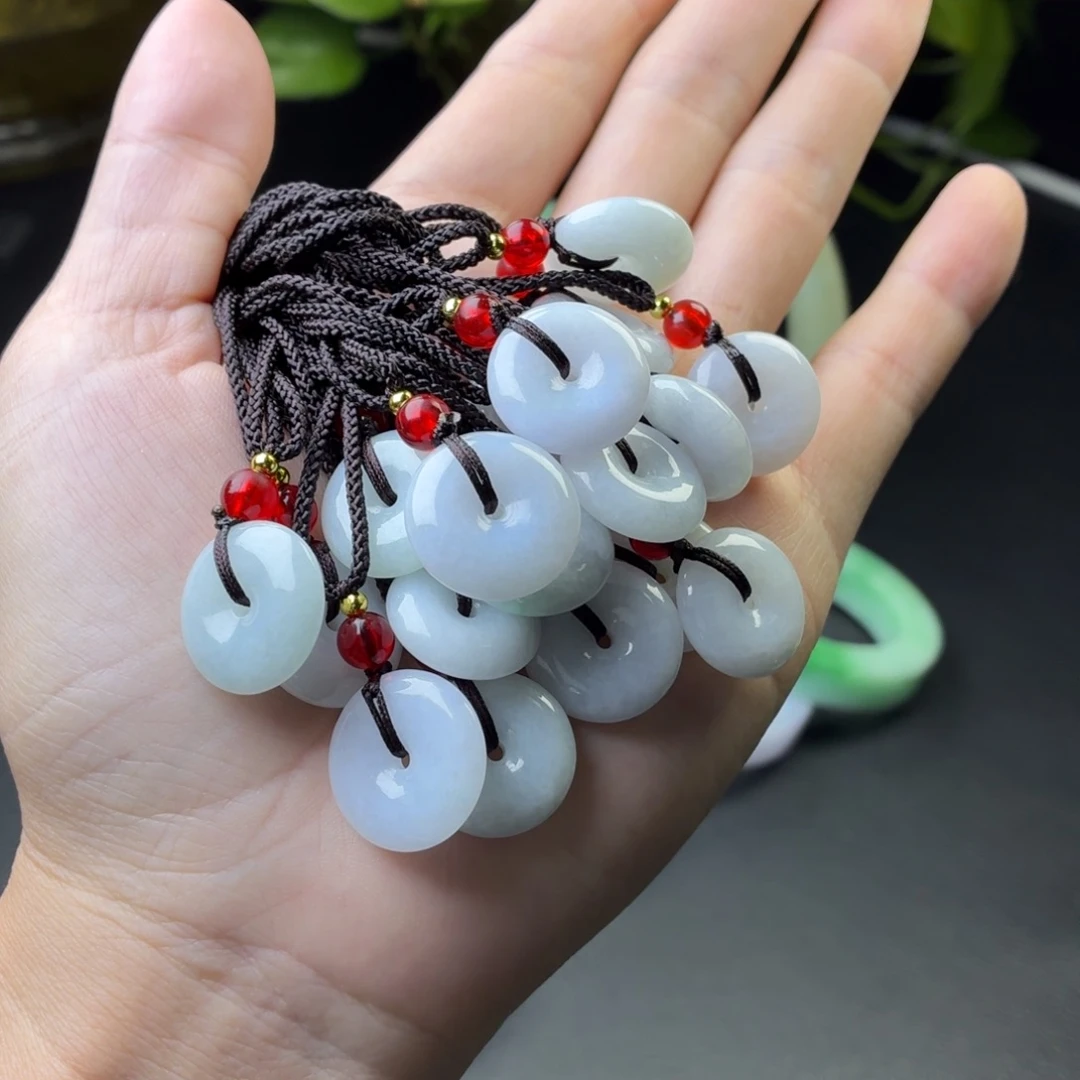 翡翠未镶嵌颈饰多样性
