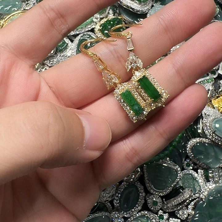 翡翠未镶嵌颈饰天然A货翡翠放漏