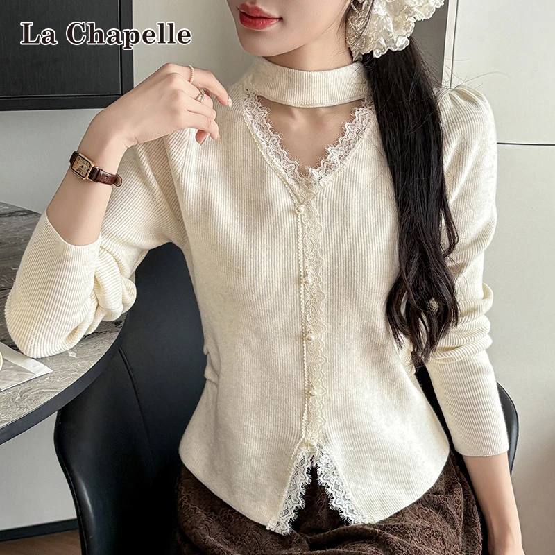 拉夏贝尔挂脖蕾丝边V领打底针织衫女秋冬设计感珍珠纽扣长袖上衣