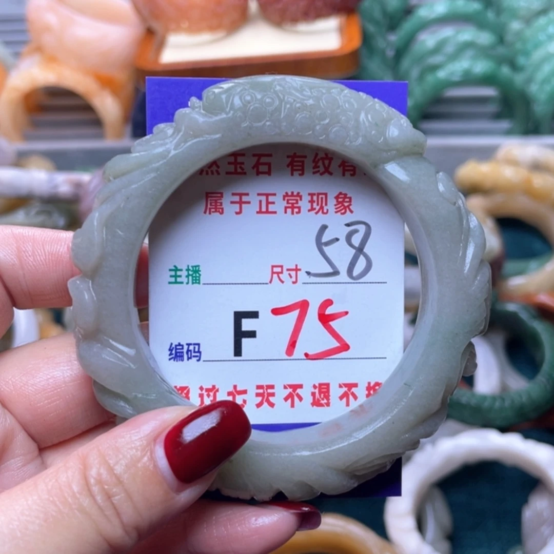 【闪购商品】未镶嵌手镯石英质玉