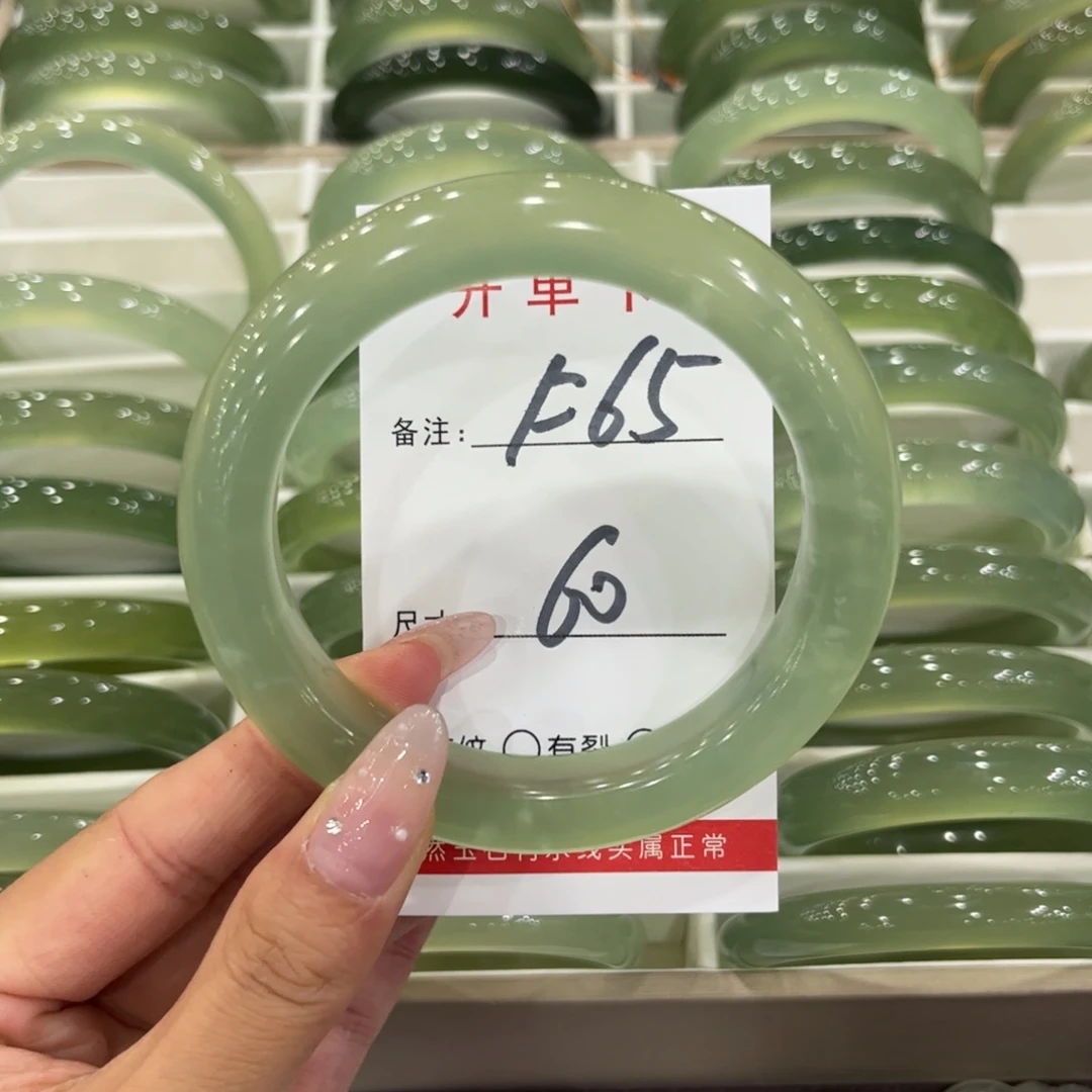 婷***.蛇纹石玉未镶嵌手镯