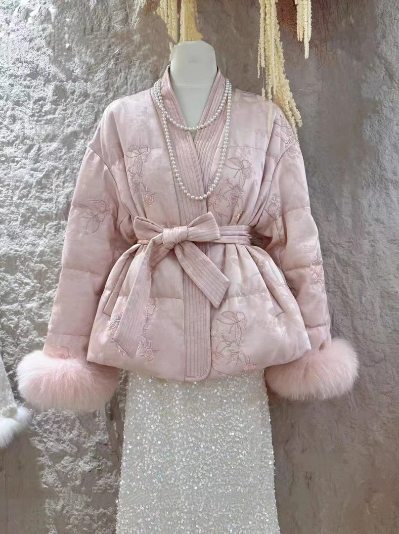 【向姐】温婉新中式国风温柔系蝴蝶提花系带收腰羽绒服254030