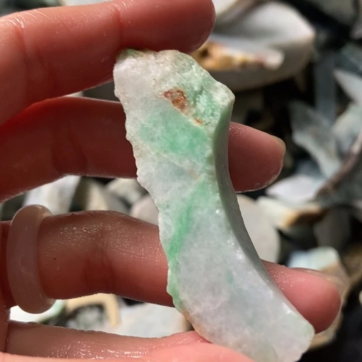 翡翠颈饰未镶嵌天然翡翠