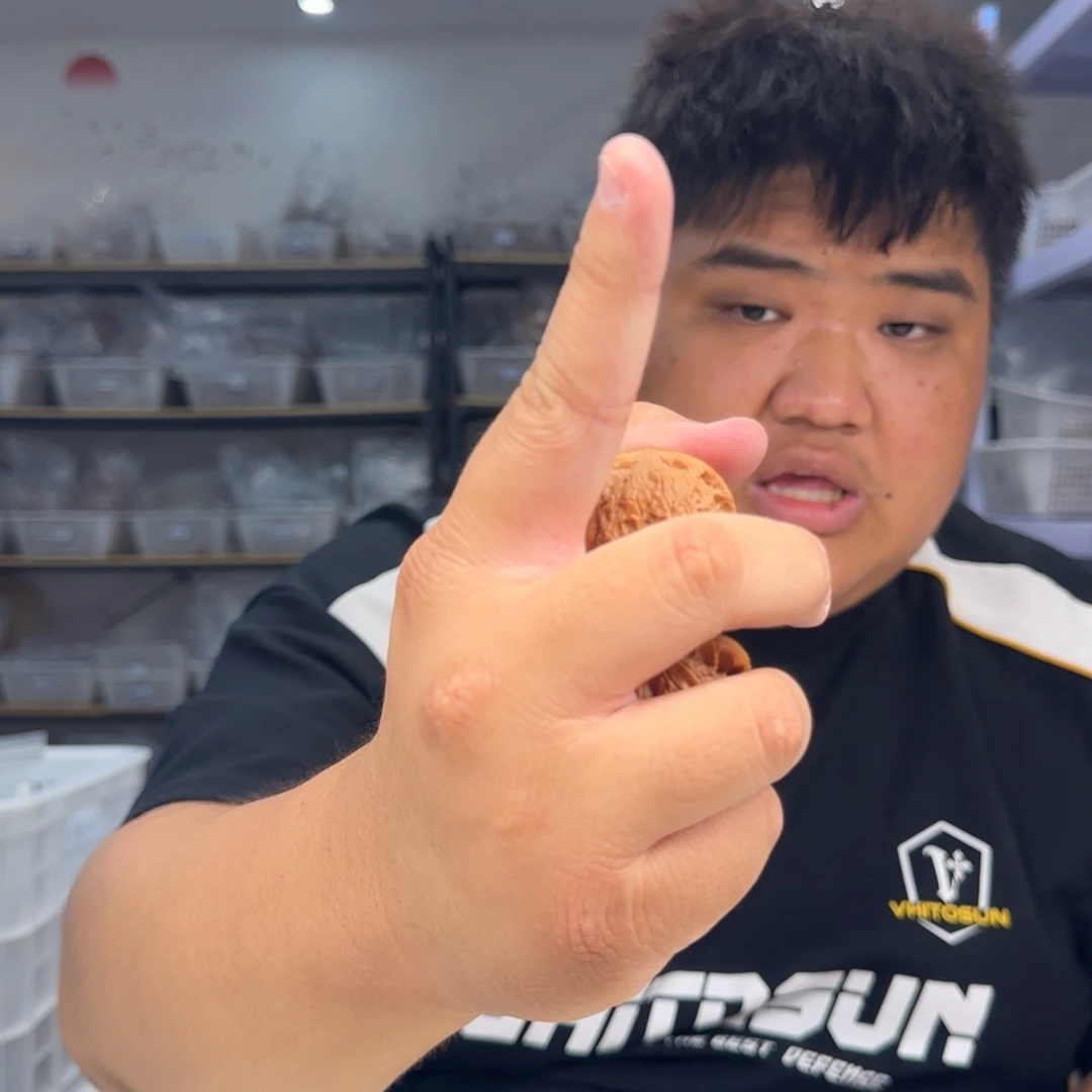 文玩核桃把件38血70