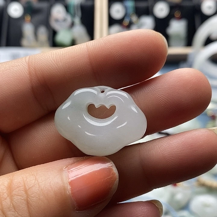 翡翠未镶嵌颈饰小*