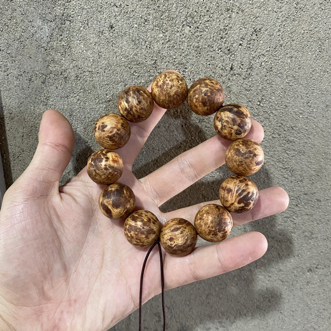 2.0尺寸琥珀木留疤手串