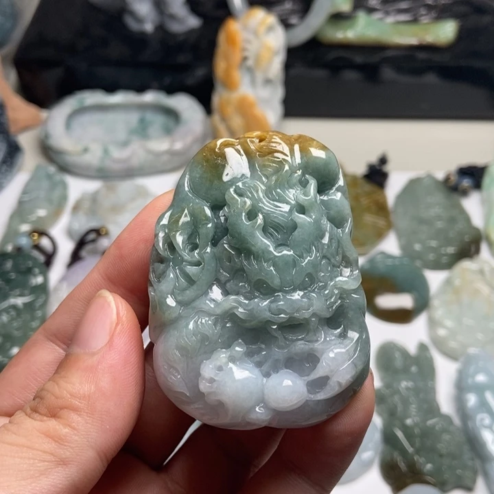 翡翠未镶嵌颈饰龙牌35