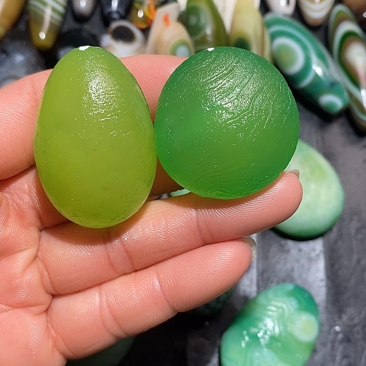 豆***粒玛瑙/玉髓合金颈饰