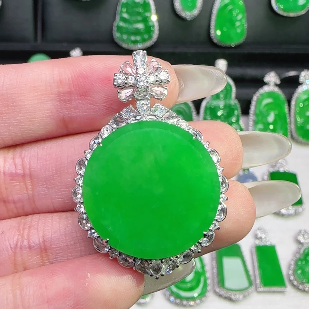 翡翠18K金镶嵌颈饰