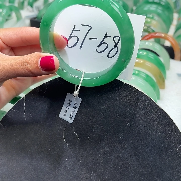 石英质玉（非洲翠）未镶嵌手镯