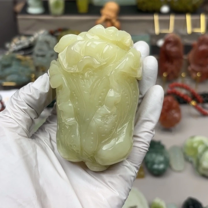 蛇纹石玉颈饰未镶嵌