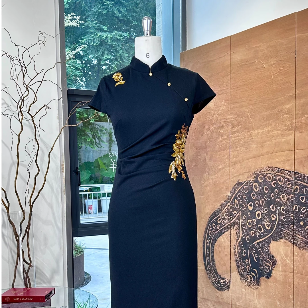 着样新中式国风「金枝」收腰褶皱斜襟开叉旗袍裙