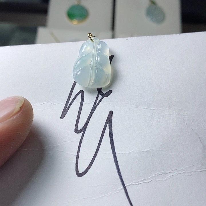 翡翠未镶嵌颈饰叶子