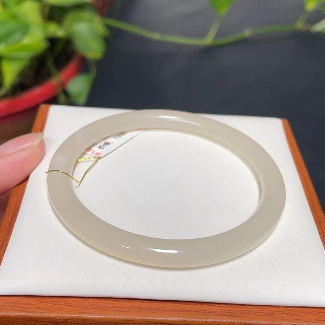 和田玉未镶嵌手镯藕粉