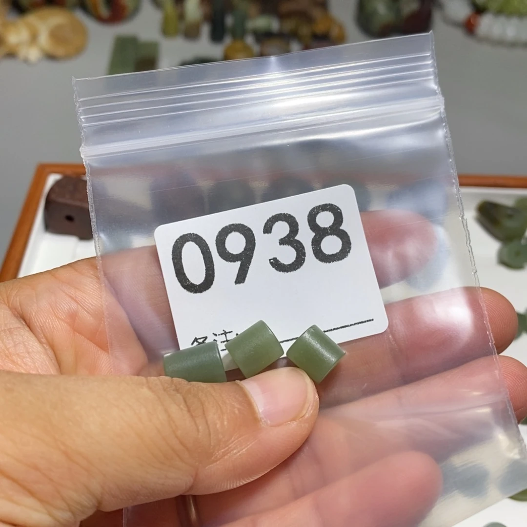 颈饰未镶嵌透闪石质玉玉*贝