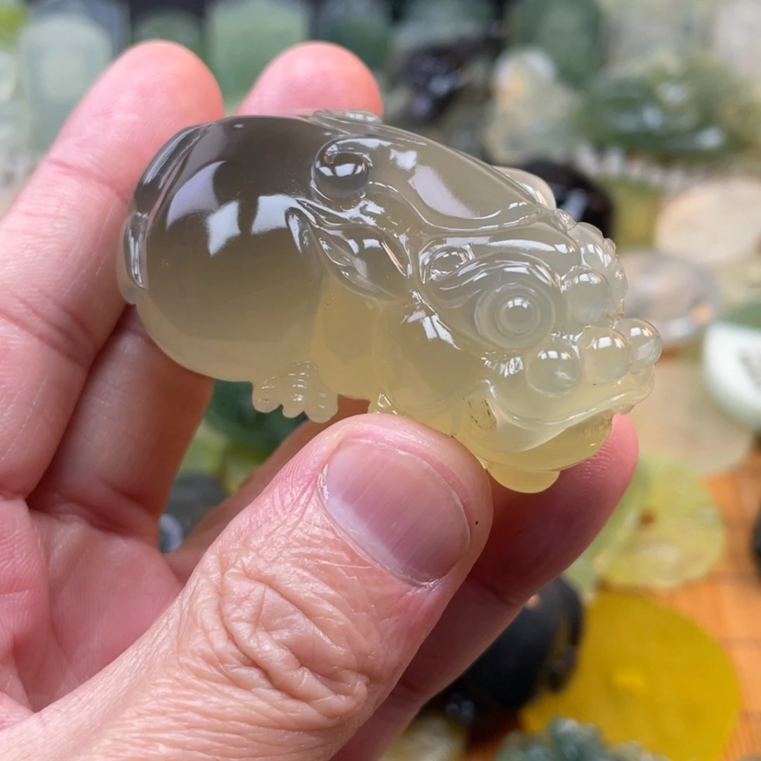 好***s蛇纹石玉未镶嵌颈饰