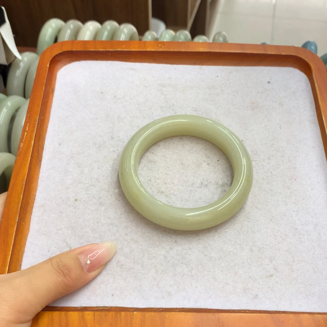 石英质玉未镶嵌手镯