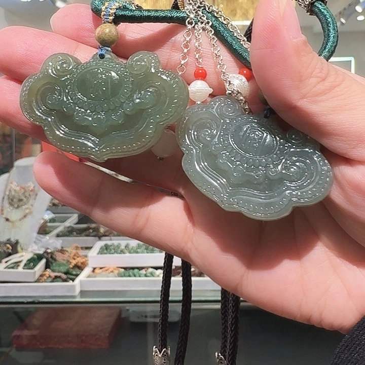 岫玉未镶嵌颈饰吊坠