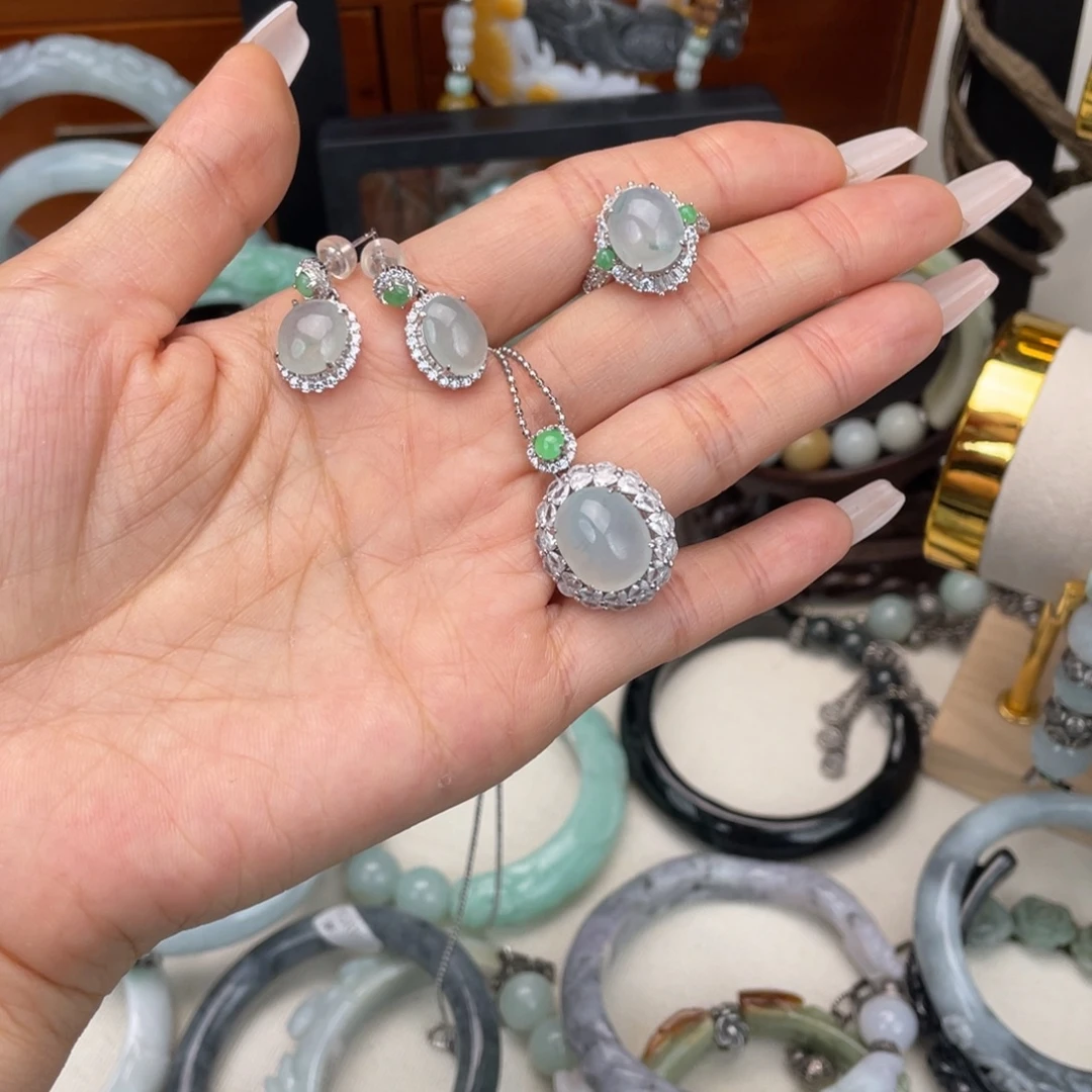 l***y翡翠未镶嵌手链翡翠