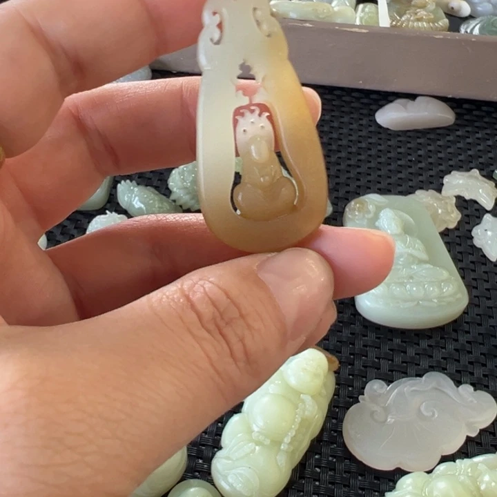 和田玉未镶嵌颈饰