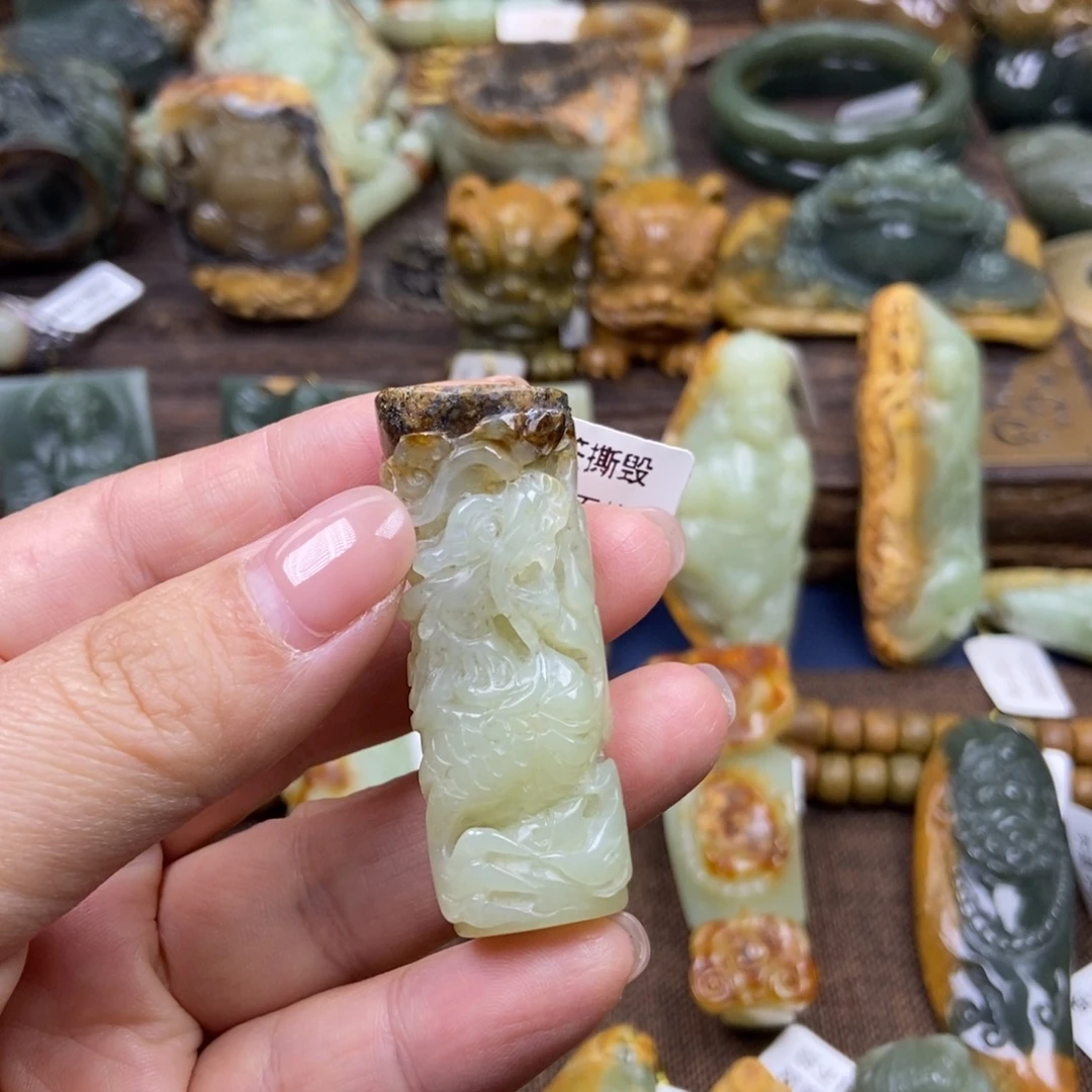 未镶嵌岫岩河磨玉（透闪石质玉）珠宝奇石