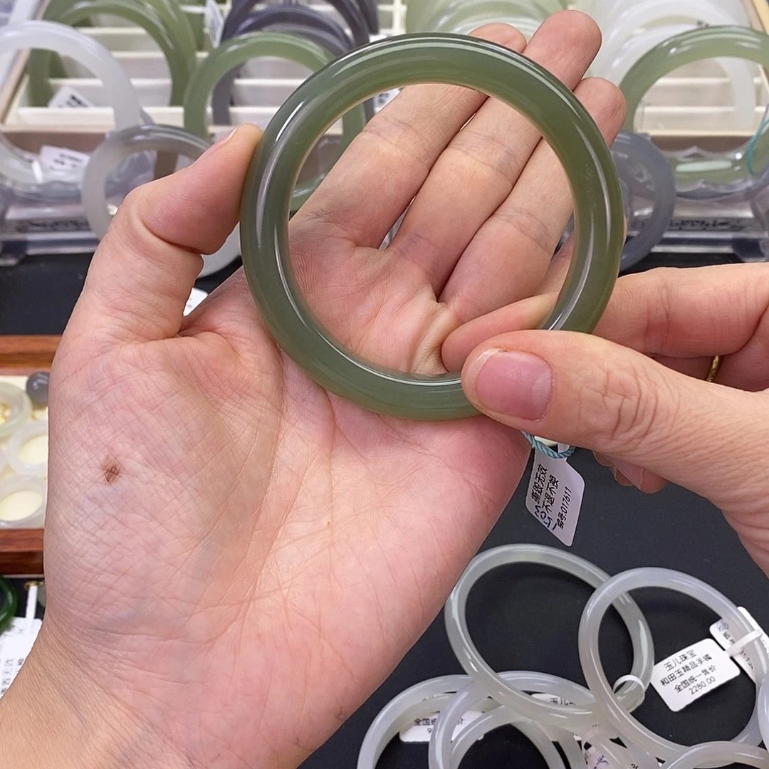 和田玉未镶嵌珠宝奇石57