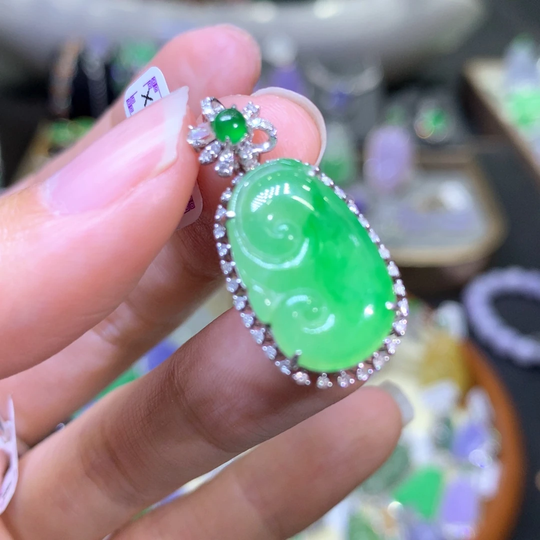 【闪购商品】翡翠颈饰18K金镶嵌翡翠吊坠项链