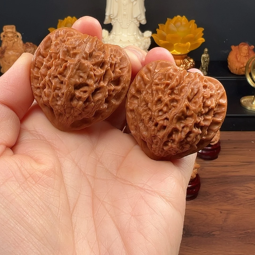 文玩核桃吊坠41金牛