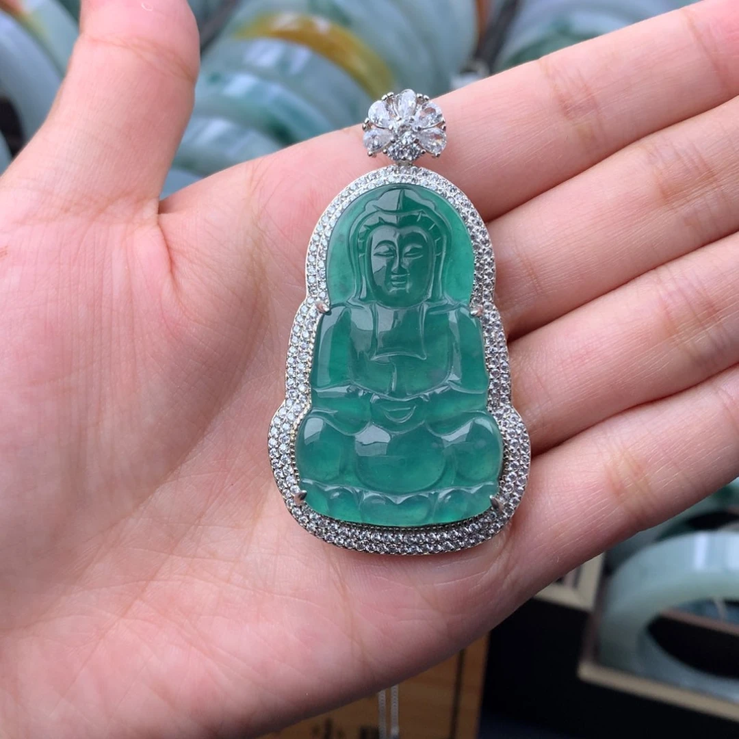 颈饰未镶嵌翡翠多样性