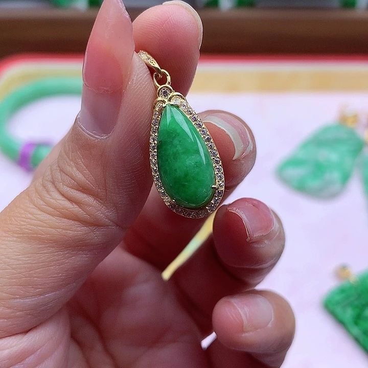 翡翠颈饰银S925镶嵌翡翠