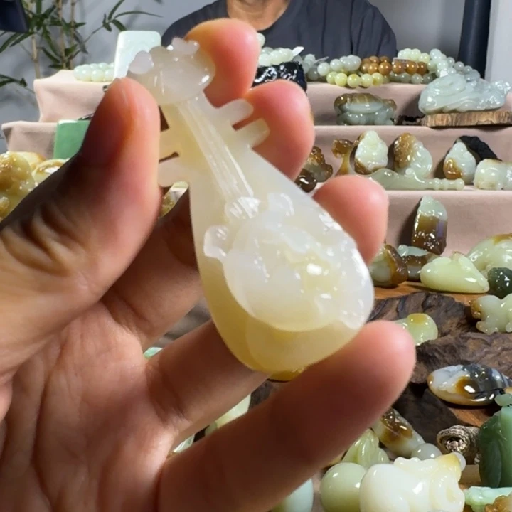 颈饰未镶嵌和田玉（糖玉）
