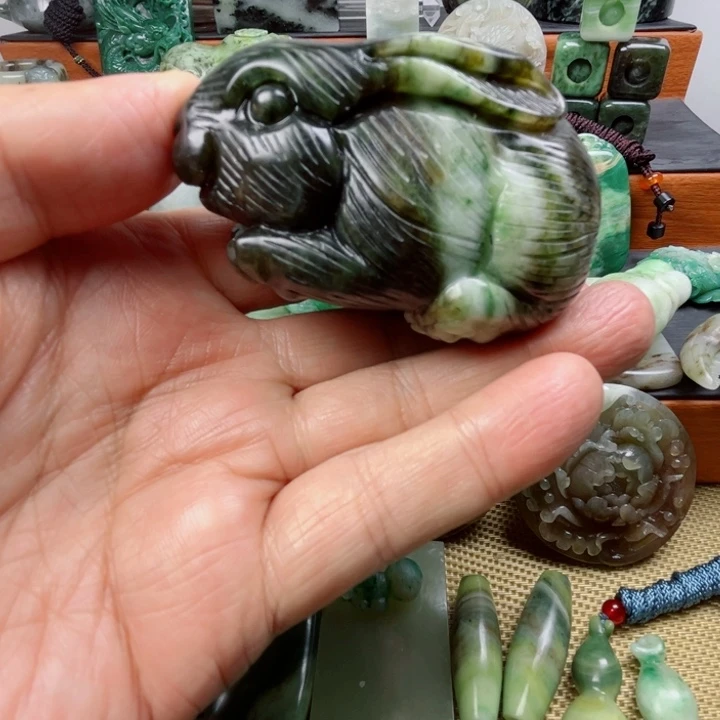 心***向独山玉未镶嵌珠宝半成品